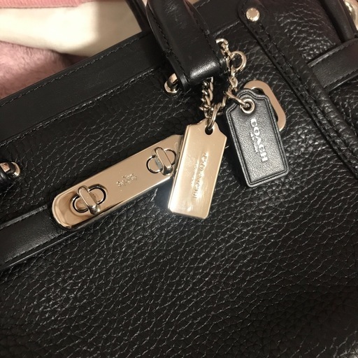 COACH】【今週限定価格】黒革ショルダーバッグ・スワッガー21