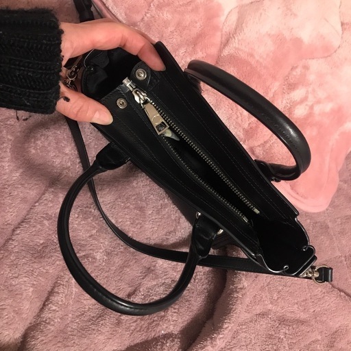 COACH】【今週限定価格】黒革ショルダーバッグ・スワッガー21