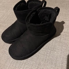 Ｈ＆Ｍ ムートンブーツ2セットの画像