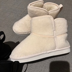 Ｈ＆Ｍ ムートンブーツ2セットの画像