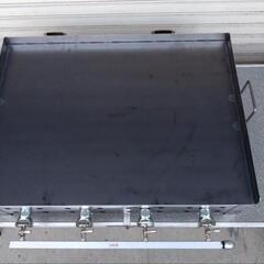ご商売にも　大量調理にも　鉄板４.５mm　プロパンガス　グリラー　幅75cm　鉄板焼き　グリドル　便利なフチ持ち手付　新メニュー　歌フェス　夏イベント　キッチンカー　バーベキュー　キャンプ　グランピング　模擬店　イベント　縁日　町内会　自治会　町おこし　納涼祭、B級グルメ　カーニバル　運動会　桜祭り　七夕まつり　社内行事　展示会　合宿　屋台村　お祭り　お花見　フェスティバル　海の家　行事　学園祭　文化祭　盆踊り　飲食店　居酒屋の画像