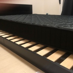セミダブルベッドマットレスブラック (てつお) 西線６条のベッド《ダブルベッド》の中古あげます・譲ります｜ジモティーで不用品の処分