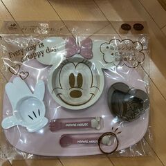 錦化成 ミニーマウスランチプレートとベビーミニーエプロンの画像