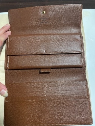 VUITTON三つ折り長財布?