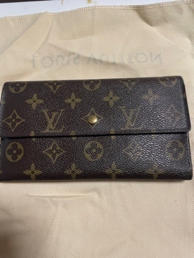 VUITTON三つ折り長財布?