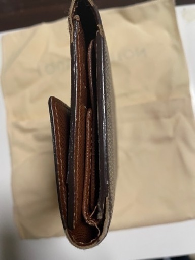 VUITTON三つ折り長財布?