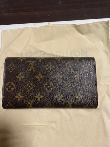 VUITTON三つ折り長財布?