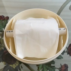 1.新品　ティッシュボックス　ラウンド　壺形　ポット　オブジェ　ベージュ　ホワイトの画像
