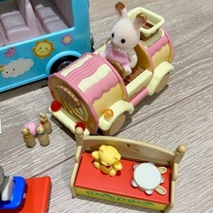 ★シルバニア幼稚園バスとベビー3体全部セットの画像