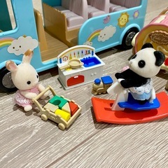 ★シルバニア幼稚園バスとベビー3体全部セットの画像