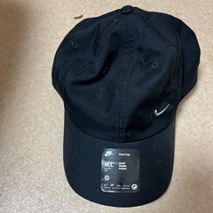 写真のNIKEのキャップ譲ります！