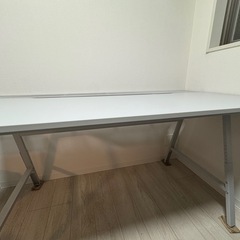 IKEA ウーテスペラレ　ゲーミングデスク　ライトグレーの画像