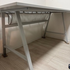IKEA ウーテスペラレ　ゲーミングデスク　ライトグレーの画像
