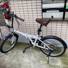 ２０インチの折りたたみ自転車の画像