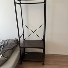 【楽天売切中】2024.8購入/ハンガーラック/ウォルナット/ワードローブ/北欧/省スペース/ラック/薄型スリム/多目的ラック/ポールハンガー/コートハンガー/収納/衣類収納の画像