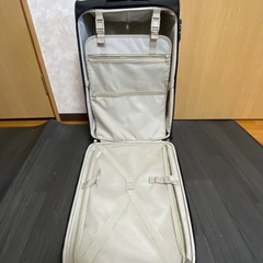 鍵付き　スーツケース　500円の画像