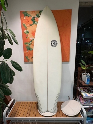 6．2サーフボード THIRTEEN SURFBOARDSクワッド