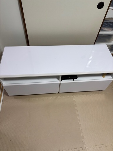 白いテレビ台120*45*42cm (iang) 上の町のテーブル《センターテーブル》の中古あげます・譲ります｜ジモティーで不用品の処分