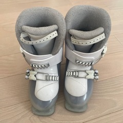 子供スキーブーツの画像