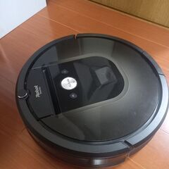 お掃除ロボット　ルンバとルンバ収納棚セットで