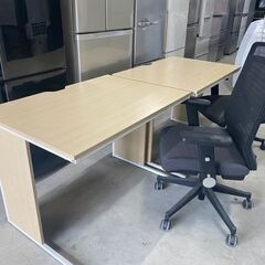 パソコンデスクなどの画像