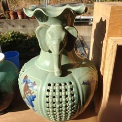 青磁と九谷の壺の画像