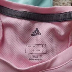 adidasスポーツTシャッの画像