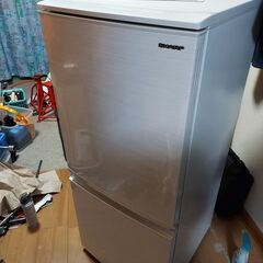 SHARP 冷蔵庫 137L SJ-D14E-W 2019年製 □買取GO‼ 栄和店 - 冷蔵庫