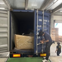 コンテナ荷下ろし　請負業　デバンニング　バンニング　バン詰め　専門　プロ集団　コンテナの荷下ろし - 手伝って/助けて