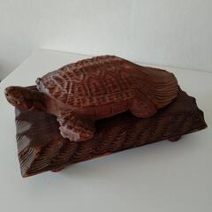 木彫り　亀の置物の画像