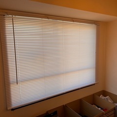 ブラインド　プラスチック　横180cm 縦140cmの画像