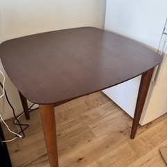 テーブル　80×80×70