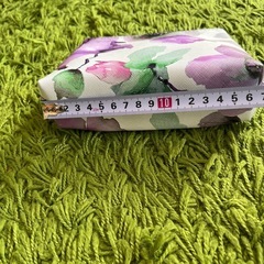新品未使用　花柄ポーチ　パープル　紫　LAURAの画像