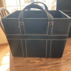 コストコで購入した合皮の物入れ。2個セットの画像