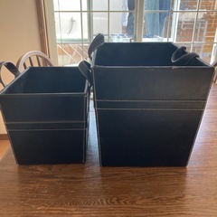 コストコで購入した合皮の物入れ。2個セットの画像
