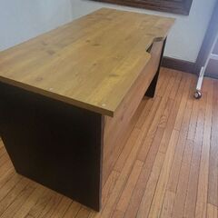 オフィスデスクの画像