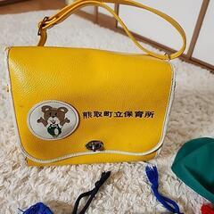 熊取町立保育所の黄色カバン&コップ入れなどの巾着袋３枚&緑帽子の画像