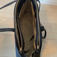 kate spade ブラック ショルダーバッグの画像