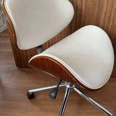 チェア　ホワイト　ウォールナットの画像