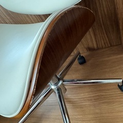 チェア　ホワイト　ウォールナットの画像