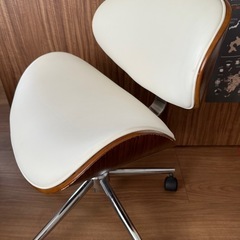 チェア　ホワイト　ウォールナットの画像