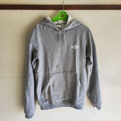 【お話中】UMBROプルオーバーパーカー（シミあり）
