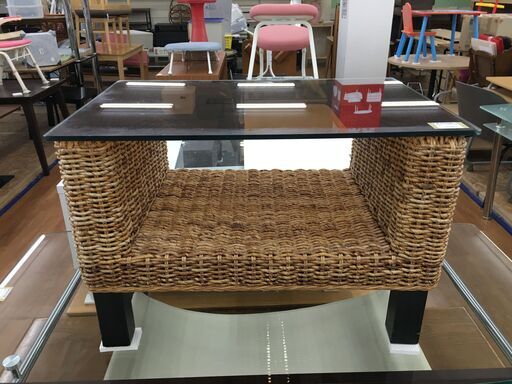 ガラステーブル (yu) 黒田のテーブルの中古あげます・譲ります｜ジモティーで不用品の処分