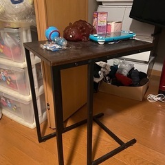 サイドテーブル