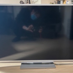 テレビ 39型　シルバーフレーム