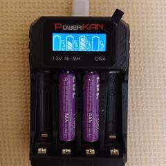 充電池のスマート充電器　単３・単４　充電式電池　　液晶画面付き　...