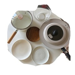 キッチンツールセット(フライパン、プラスチック容器、プレート、など)