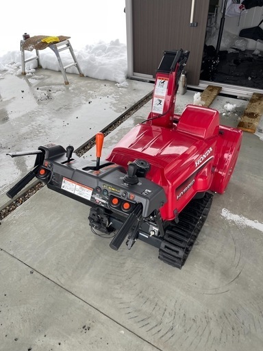 ホンダハイブリッド除雪機【HSS1170iJ】中古 約11馬力 除雪巾70㎝ 程度良 ホンダハイブリッド除雪機【HSS1170iJ】中古 約11馬力 除雪巾70㎝ 程度良