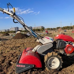 ガソリンの中古ミニトラクターです。