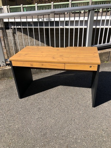 (ジM-345)家具 机　パソコンデスク 鍵付き ¥4,400(税込み)